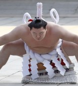 ap_japan_sumo_08Jan13-975x625